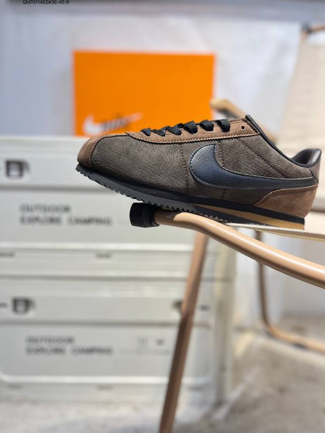 Nike Classic Cortez 全新配色 经典阿甘休闲跑步鞋 纯粹而执着的精神，使得Cortez种在了一代人的心里，无论是否喜欢它复古的鞋型，一双Nik