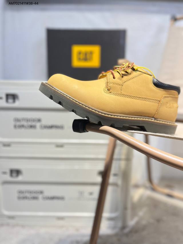 Cat 卡特 硬汉推土机品牌 系列工装休闲鞋 天猫同款 全新出炉 工艺品质 专为高端海淘代购客户准备 鞋面采用头层磨砂牛皮 此款每年销量爆炸8182 Am702