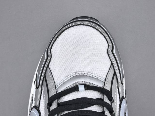 渠道优势， ！ 注意：六点前报货 隔天晚上拿货！ 广州版 迪奥 Dior迪奥 B30 网眼 低帮 运动休闲鞋 尺码 39 40 41 42 43 44 45 4