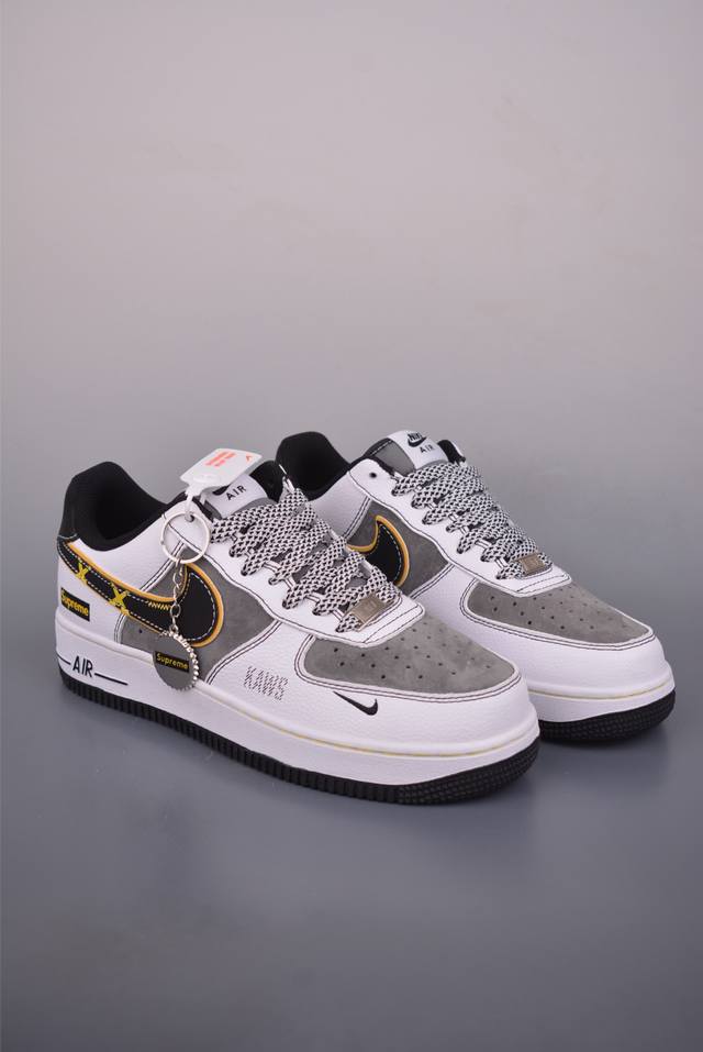 Air Force 1 Low Supreme联名 原楦头原纸板 打造纯正空军版型 专注外贸渠道 全掌内置蜂窝气垫 原盒配件 原厂中底钢印、拉帮完美 官方货号: