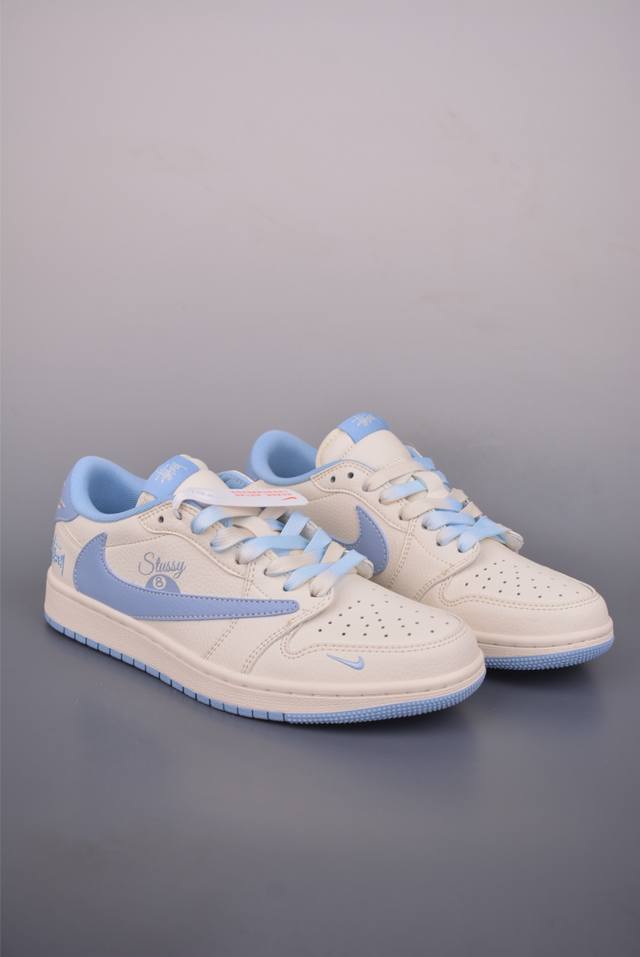 Fragment X Travis Scott X 斯图西 Air Jordan 1 Low 三方联名倒钩 全新的三方联名低帮倒钩鞋面延续了黑脚趾设计，整双鞋以