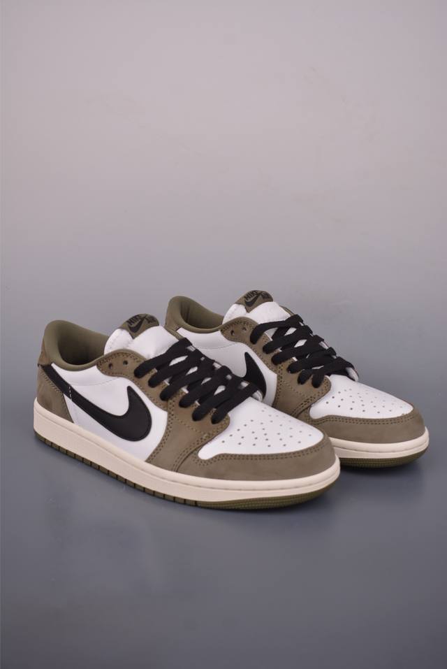 原装裸鞋级 市面最高工艺产物 Air Jordan 1 Low白绿倒钩 纯原系列 当前市场最优版本 陆续上架 全鞋采用原装头层皮，用料扎实 精雕细琢 鞋型极致还