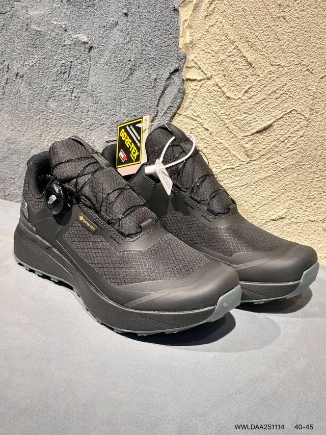 新品上市实拍 #原楦型开发纸版#采用防剐蹭复合牛津布料组合模塑鞋头橡胶片鞋面材质#中底嵌入Eva缓震组合耐磨锯齿耐磨橡胶大底北面机能风鞋太酷了著名户外品牌-北面