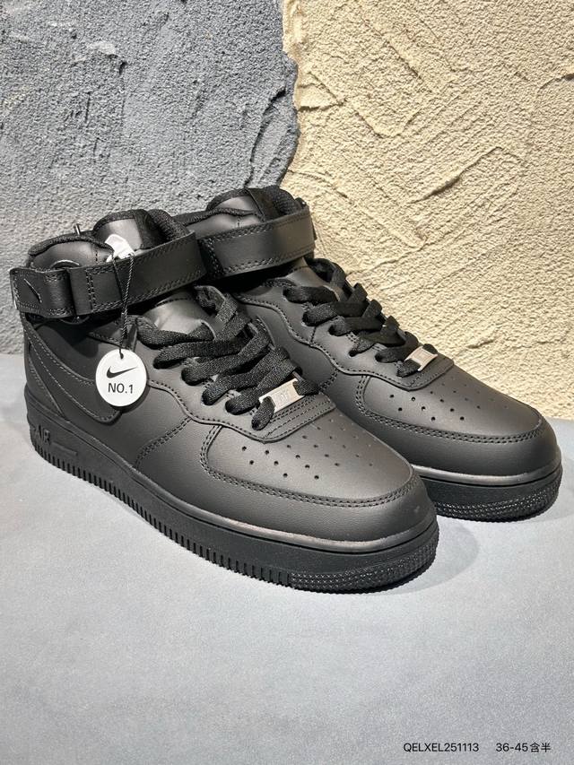 Nike Air Force 1 Low “中帮” 原厂冲刀皮料切割干净 无任何毛边 清洁度细节完美 做工细节全方位比对原鞋。 原楦原纸板 打造纯正空军 专注外