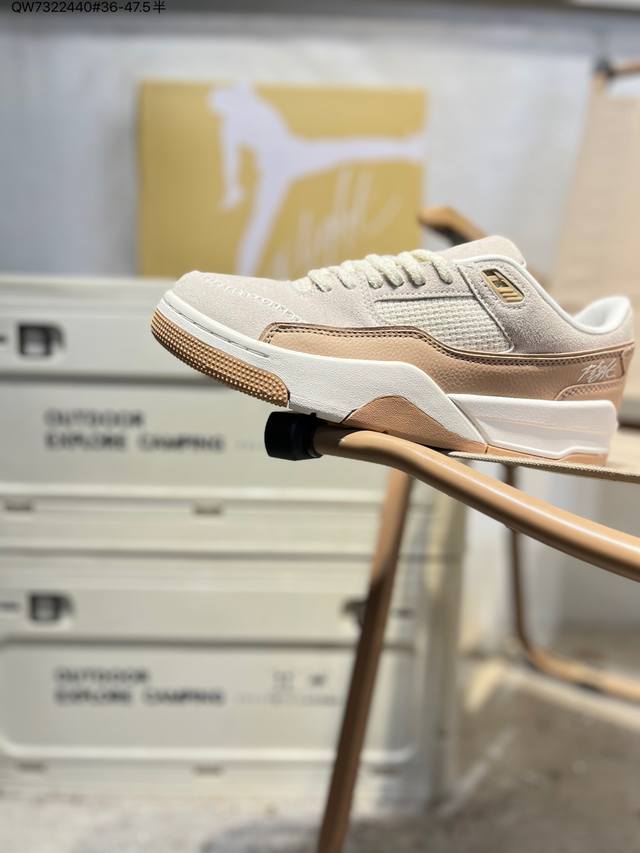 Nike Air Jordan 4 Retro Og 中帮 迈克尔 乔丹Aj4代乔4 复古休闲运动文化篮球鞋。秉承轻量化的速度型篮球鞋设计思想完成设计，降低重量