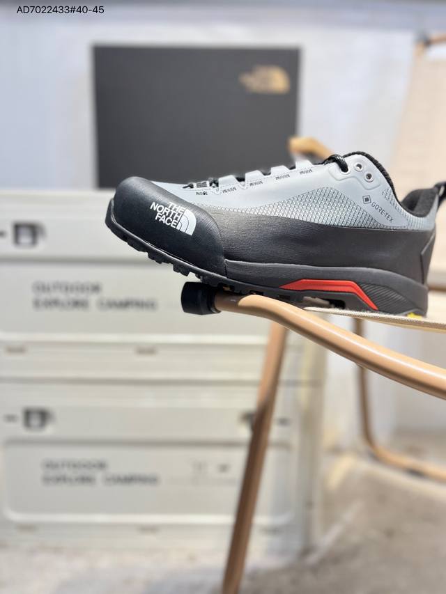 The North Face 北面 秋冬季户外耐磨徒步鞋 舒适运动越野登山鞋 鞋底采用Vibram黄金大底 专门为鞋底设计的橡胶以出色的耐磨性 良好的防滑性或得