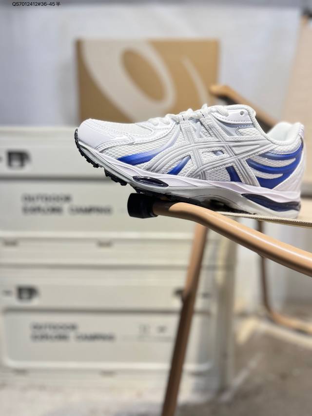 Asics Gel-Sekiran亚瑟士经典跑鞋 如今机能风和户外风吹得正劲，便是主打“Urban Outdoor机能越野风格”，城市和户外场景都能轻松应对。关