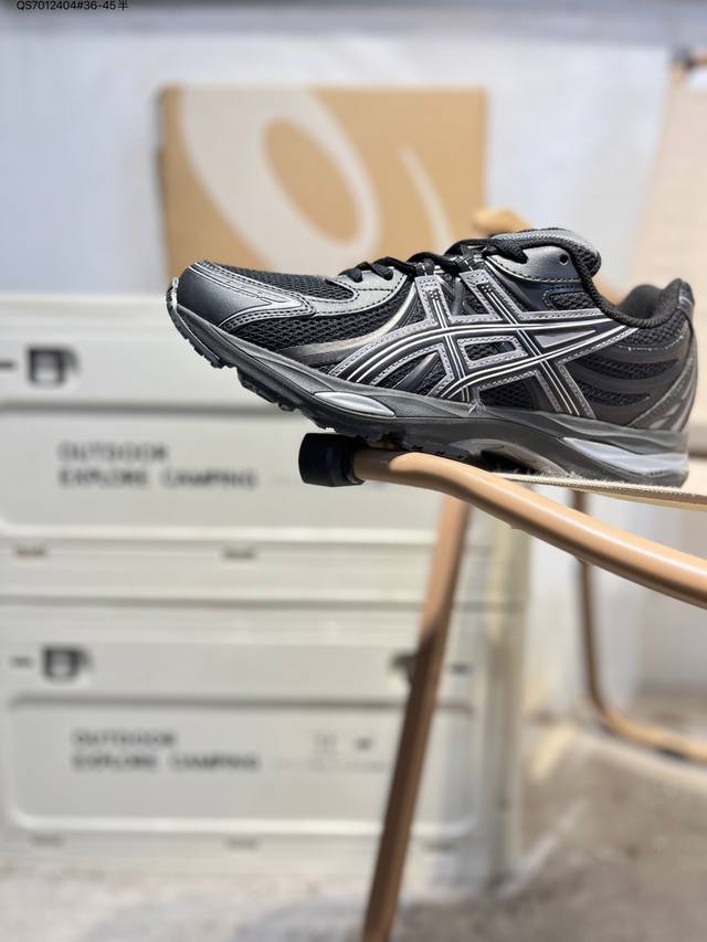Asics Gel-Sekiran亚瑟士经典跑鞋 如今机能风和户外风吹得正劲，便是主打“Urban Outdoor机能越野风格”，城市和户外场景都能轻松应对。关