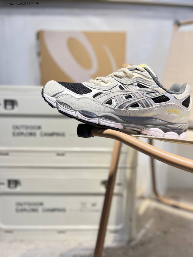 Asics Gel-Nyc亚瑟士经典跑鞋 如今机能风和户外风吹得正劲，便是主打“Urban Outdoor机能越野风格”，城市和户外场景都能轻松应对。关键是跑鞋