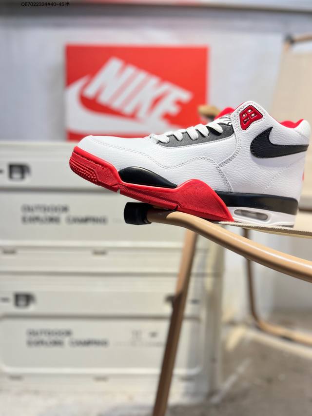 耐克 Nike Air Flight Legacy White Aj4飞行兄弟系列中帮复古休闲运动文化篮球 。采用硬质荔枝纹牛培鞋面材质，搭配轻盈phylon泡