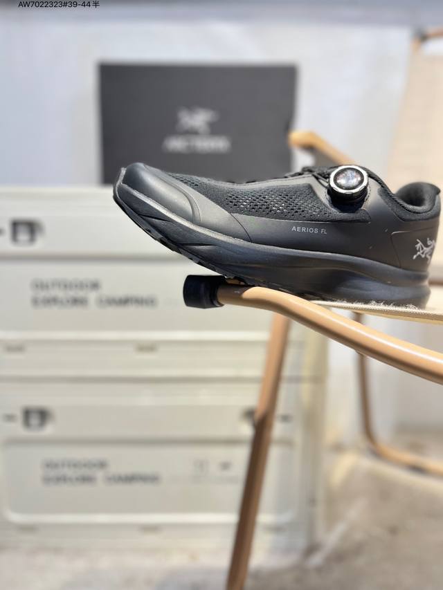 始祖鸟 Konseal Lt W覆盖透气男越野跑鞋 适合技术路线单日徒步穿着也可以一脚蹬穿法 Aeriosflgtx鞋受到长途野外跑步鞋的启发 适合在变化的地形