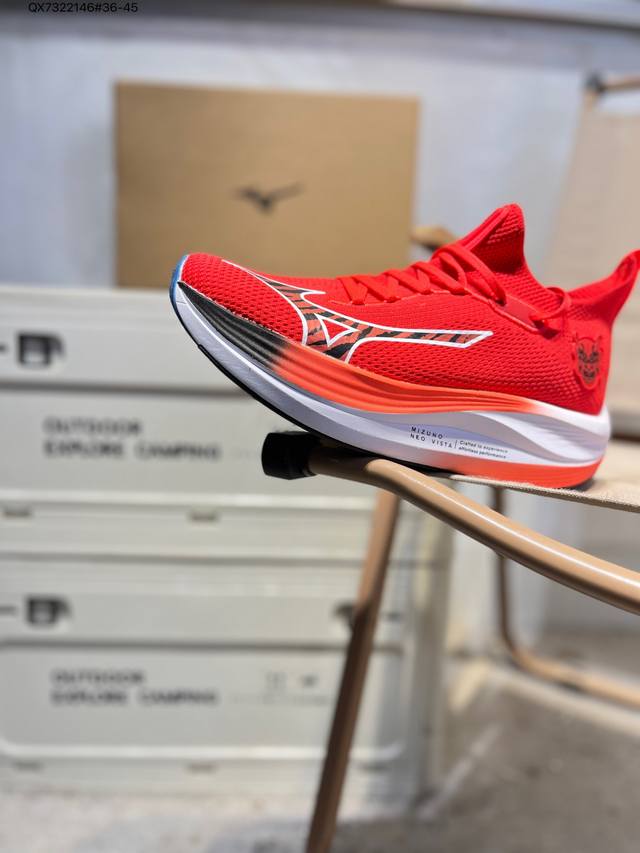 Mizuno Halo Mix 美津侬 是日本美津浓株式会社于1906年创立的运动品牌经过一个多世纪的不断努力现已成为世界著名的运动器具、服装和鞋类生产商。美津