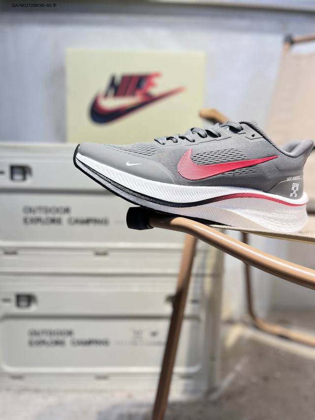 Nike ‘Diy’ 耐克 登月透气缓震疾速跑鞋 在鞋底部分搭载全掌型Zoom Air配置 锐意革新缓震系统 缔造平稳顺畅的自然步履体验 Lj7701 Qa78