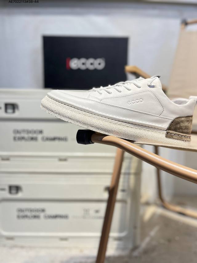 Ecco爱步男鞋轻便透气舒适耐穿 亲肤吸汗舒适内里 防滑防磨 持久干爽 简约粗绳系带 穿脱更加方便 柔韧防滑大底 鞋底立体凹槽 凹凸花纹加持 增强防滑减震性能