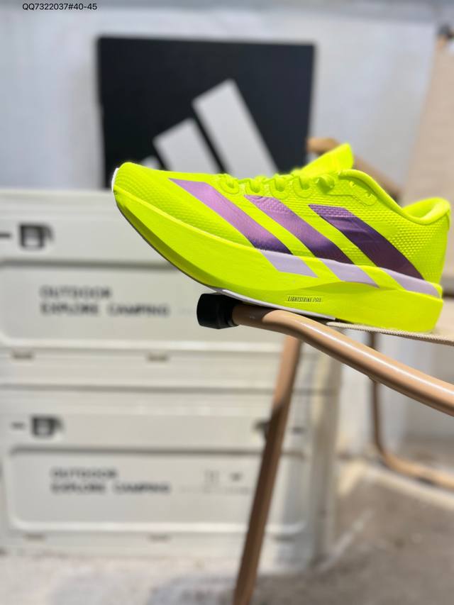 Adidas Adizero Evo Sl阿迪达斯 耐磨减震专业跑步鞋 无论是平时训练还是马拉松 让这款跑步鞋伴你畅快开跑 兼具舒适性和结构感 搭载Lights