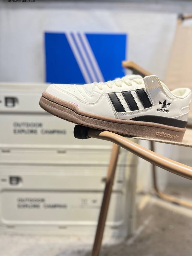 Adidas 阿迪达斯罗马系列 Forum 84 Low Shoes 饰有摩登细节的Forum 经典板鞋运动鞋休闲篮球运动鞋。当Adidas Forum篮球鞋初