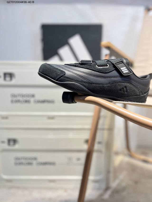 Adidas Fos Urban Reverie 舒适时尚 阿迪Fos芭蕾鞋 设计感特别强 中底廓形设计 结合了两种缓震技术 绑带设计整体线条优美 显脚瘦 虽然