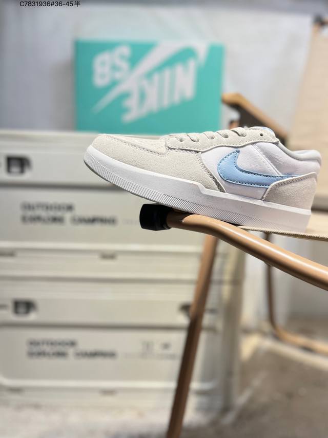 耐克Nike Sb Force 58 运动滑板鞋。这是一款将前沿创新带入街头的单品，它具有硫化杯底，具有出色的耐用性和灵活性。使用柔软皮革和帆布拼接，在饰面上放