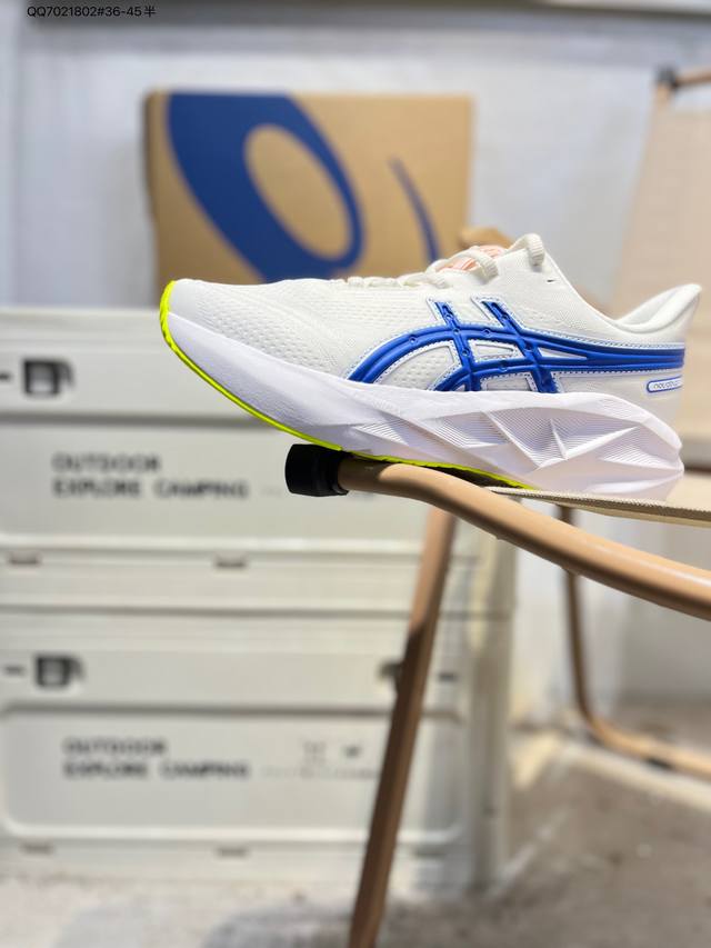 Asics Novablast 5 Le亚瑟士经典跑鞋 如今机能风和户外风吹得正劲，便是主打“Urban Outdoor机能越野风格”，城市和户外场景都能轻松应