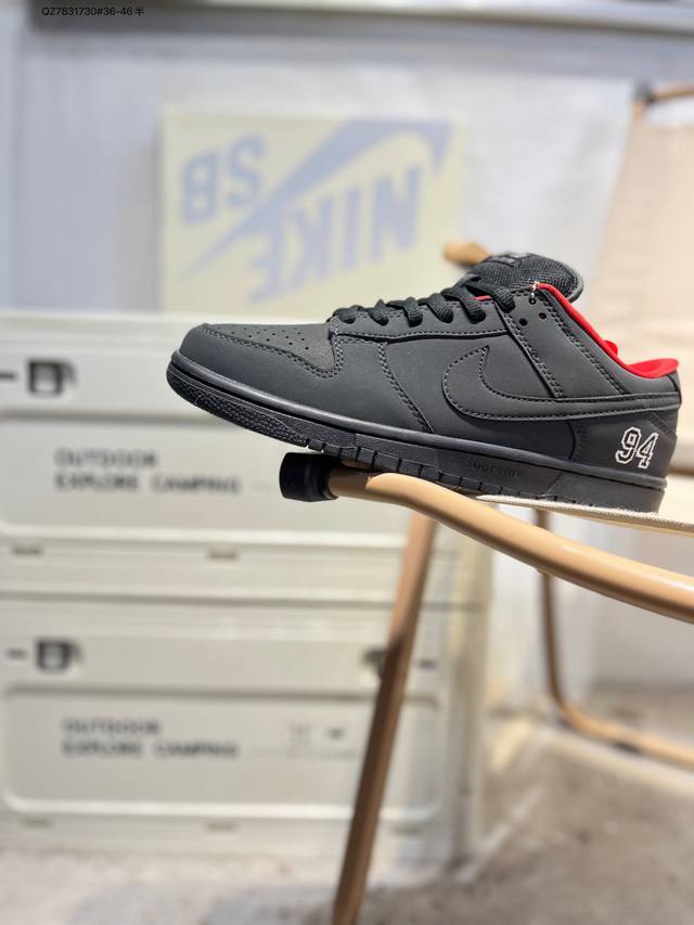 耐克Nike Dunk Low 板鞋Sb系列经典百搭休闲运动板鞋加厚鞋舌的填充，使舒适性大大提升，同时也更方便穿脱中底部分则加入了脚感柔软舒适Zoomair气垫