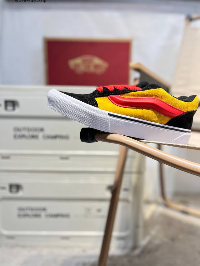 真标硫化工艺#原厂档案开发铝楦版型#正确安娜系列翘头鸟嘴贴条弧度致敬滑板文化，联乘瑞典著名鞋店Sneakersnstuff X Vans Sk8 Mid Sns