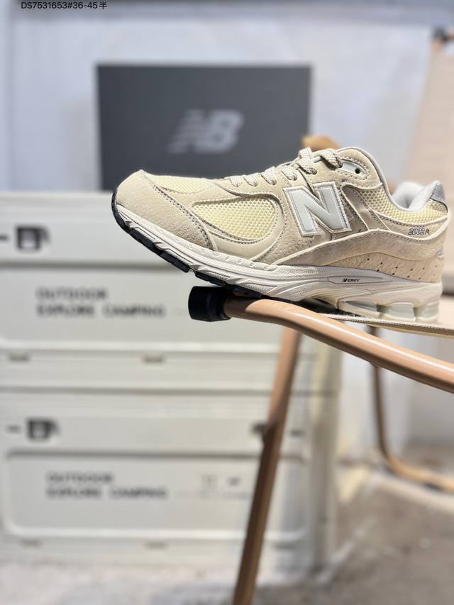 工厂p清仓福利特价New Balance 2002R 复古单品Newbalance2002R经典的配色，沿袭了面世之初的经典科技，以Encap中底配以升级版N-