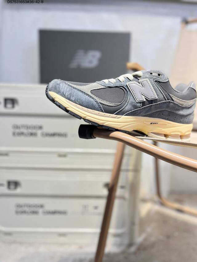 工厂p清仓福利特价New Balance 2002R 复古单品Newbalance2002R经典的配色，沿袭了面世之初的经典科技，以Encap中底配以升级版N-