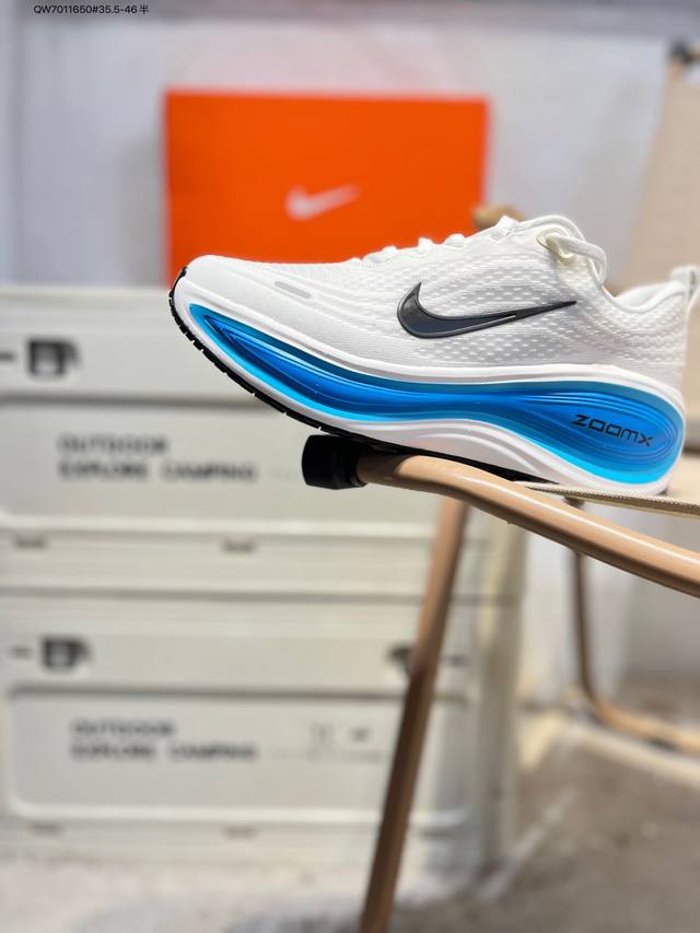 Nike Vomero plus 耐克 舒适减震防滑 低帮跑步鞋 全掌Reactx泡绵中底 前掌和后跟还配备了Air Zoom气垫单元 据说跑起来更快更舒适哦