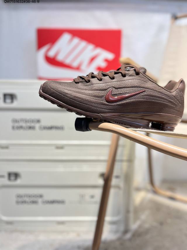 耐克Nike Shox Z 织物 防滑耐磨 复古 跑鞋 气垫缓震运动篮球鞋 薄底Shox 延续了2000年代初期超经典的科技跑鞋元素，满满的都是回忆杀。鞋身线条