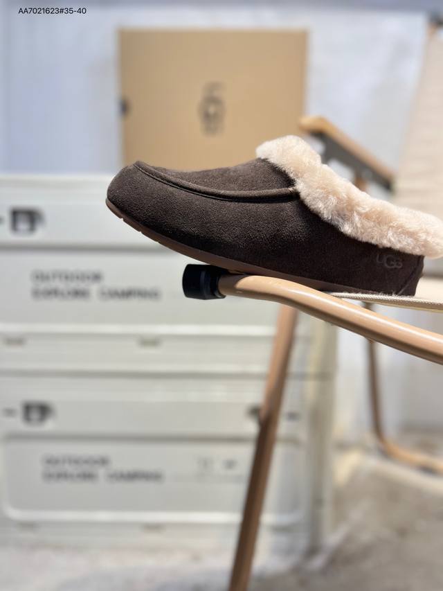 Ugg Mini Bailey Button Ii 冬季女士雪地靴 外贸平台专供版本 轻便防滑 真羊皮毛一体 鞋面A级羊皮毛一体 防水防污面 新高弹大底 鞋底前
