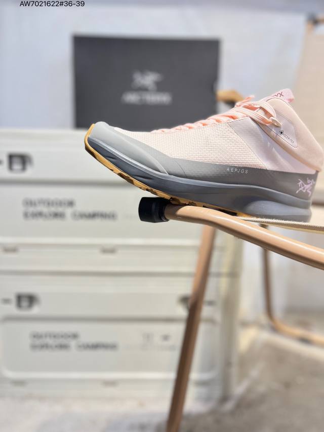 始祖鸟 Konseal Lt W覆盖透气男越野跑鞋 适合技术路线单日徒步穿着也可以一脚蹬穿法 Aeriosflgtx鞋受到长途野外跑步鞋的启发 适合在变化的地形