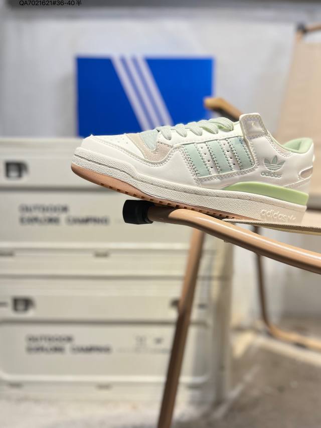 Adidas 阿迪达斯罗马系列 Forum 84 Low Shoes 饰有摩登细节的Forum 经典板鞋运动鞋休闲篮球运动鞋。当Adidas Forum篮球鞋初