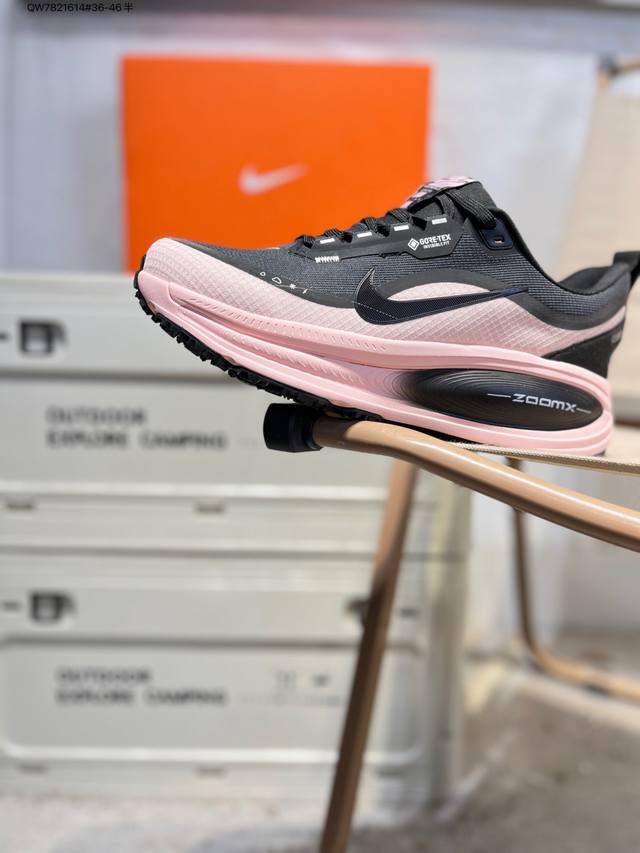 Nike Vomero plus 耐克 舒适减震防滑 低帮跑步鞋 全掌Reactx泡绵中底 前掌和后跟还配备了Air Zoom气垫单元 据说跑起来更快更舒适哦