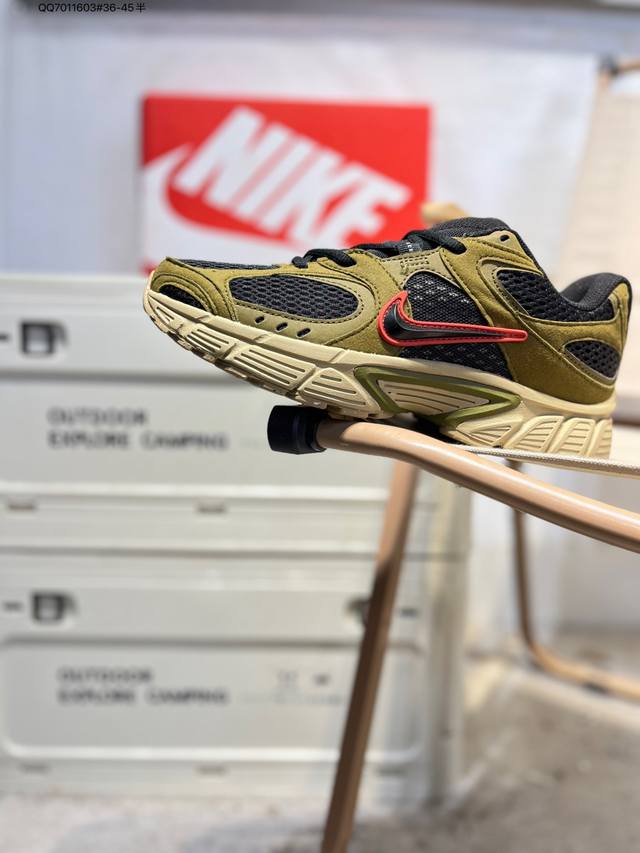 Nk V5 Rnr 舒适百搭防滑耐磨低帮跑步鞋 舒适有型适合日常穿着 该鞋款延续千禧年经典设计搭载泡绵中底 厚实而轻盈匠心细节巧搭立体耐克勾标志焕新演绎复古跑鞋