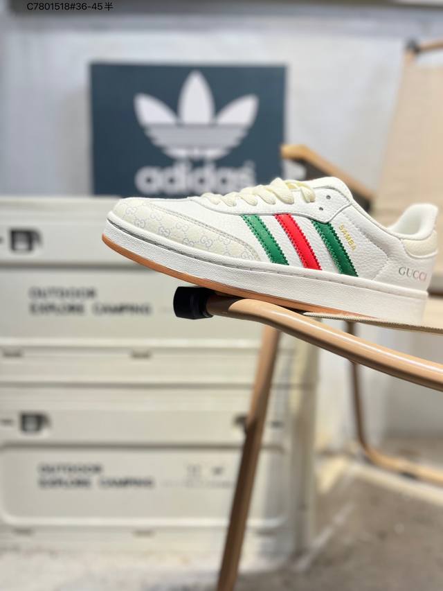 阿迪达斯Adidas Originals Gazelle Indoor 三叶草复古防滑耐磨低帮板鞋 鞋款采用柔软的绒面革和耐用的皮革衬里融合在橡胶外底上！ 货号