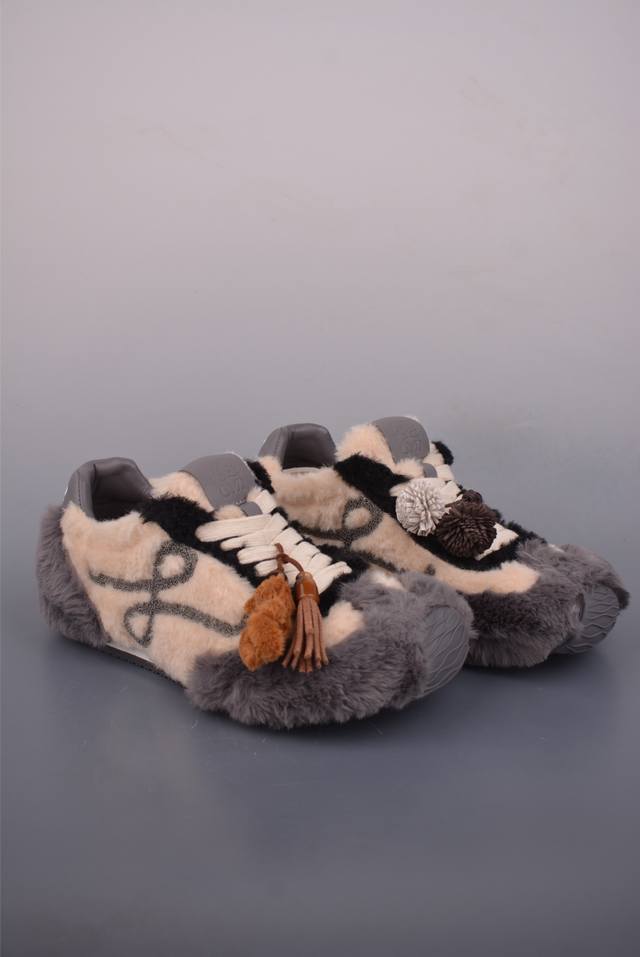 罗意威 Loewe Ballet Runner 25Ss 春季新款爆款芭蕾舞鞋 2.0加绒系列 阿甘复古风德训薄底百搭休闲运动鞋 独家定制Nfc芯片版本 任意细