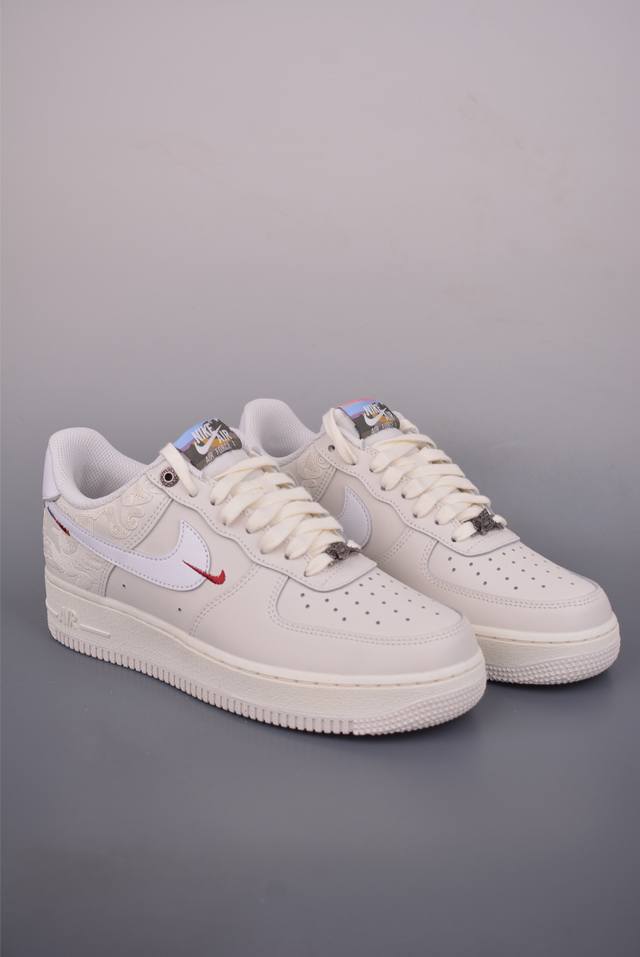 Nike Air Force 1 Low 马年限定 原楦头原纸板 打造纯正空军版型 专注外贸渠道 全掌内置蜂窝气垫 原盒配件 原厂中底钢印、拉帮完美 官方货号: