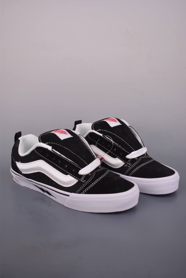 Vans Knu Skool 黑白闪电面包鞋 经典黑白主色 肥胖版大Logo 鞋底侧边搭配闪电标志复古酷炫 尺码：35 36 36.5 37 38 38.5 3