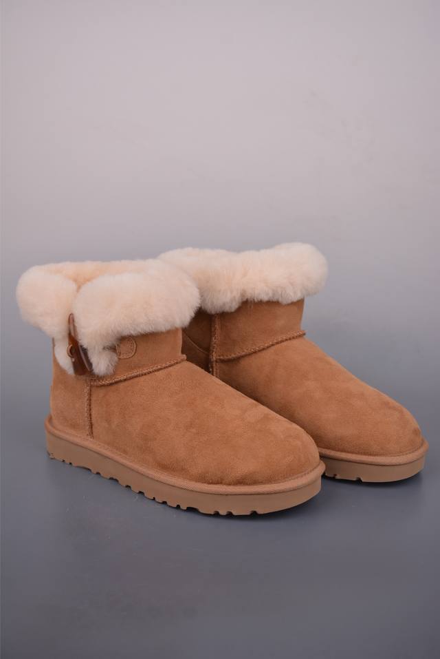 Ugg Classic Short Ii 冬季女士雪地靴 厚底款 外贸平台专供版本 组合厚底 轻便防滑 真羊皮毛一体 鞋面设计 采用优质翻毛皮 易于打理 舒适与