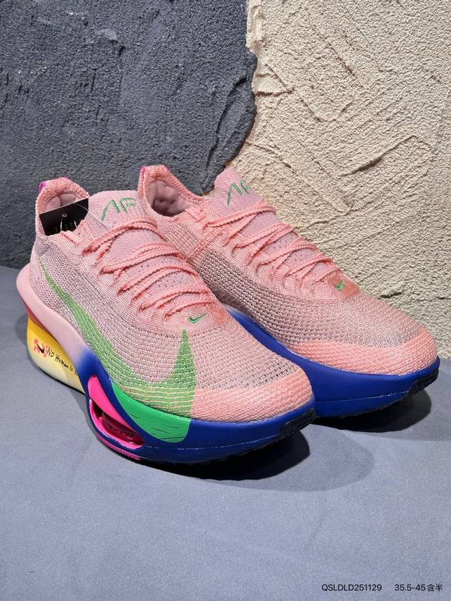 Nike Air Zoom Alphafly Next% 马拉松气垫跑鞋 货号：Hj7041 300 中底前掌两个相邻的 Zoom Air 气垫单搭配 Zoom