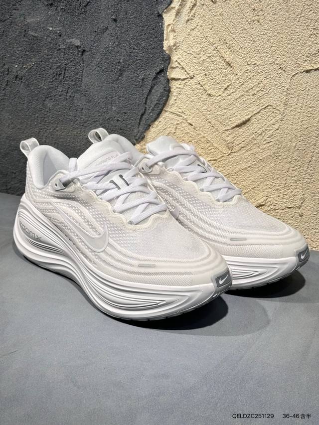 新品上市实拍 耐克Nike Vomero plus 舒适减震防滑低帮跑步鞋 Hv8150 001 全掌Reactx泡绵中底 前掌和后跟还配备了Air Zoom气