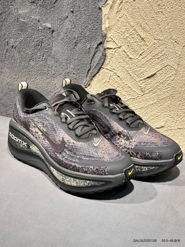 Nike Vomero plus 耐克 舒适减震防滑 低帮跑步鞋 全掌Reactx泡绵中底 前掌和后跟还配备了Air Zoom气垫单元 据说跑起来更快更舒适哦