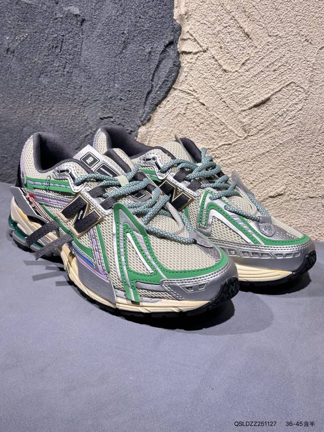 新品上市实拍 New Balance Warped Runner Uwrpomob 复古休闲运动慢跑鞋，破坏解构做旧，步态稳定。T-Beam大底提供足步弓支撑，