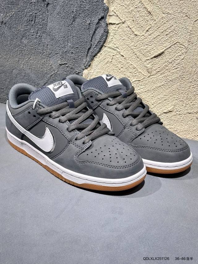 新品上市实拍 耐克Nike Dunk Low 板鞋 Sb系列经典百搭休闲运动板鞋加厚鞋舌的填充，使舒适性大大提升，同时也更方便穿脱中底部分则加入了脚感柔软舒适Z