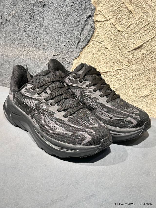 新品上市实拍 Hoka U Restore Ct 全新配色 一脚蹬系列，这个品牌来自于新西兰的毛利语，Hoka表示大地，One One表示飞越，连起来就是飞越地