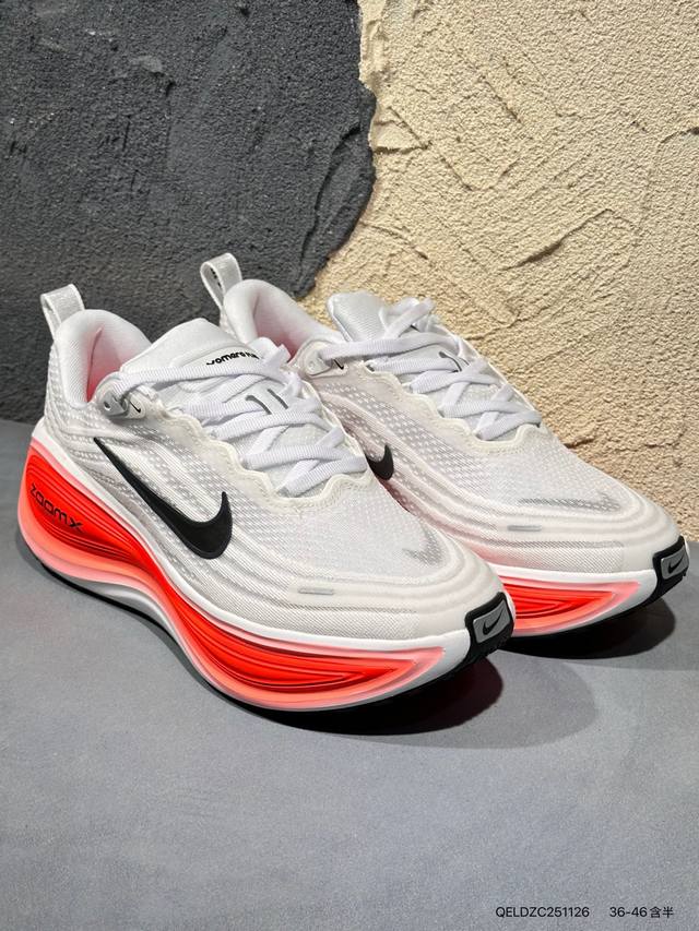 新品上市实拍 耐克Nike Vomero plus 舒适减震防滑低帮跑步鞋 Hv8150 001 全掌Reactx泡绵中底 前掌和后跟还配备了Air Zoom气