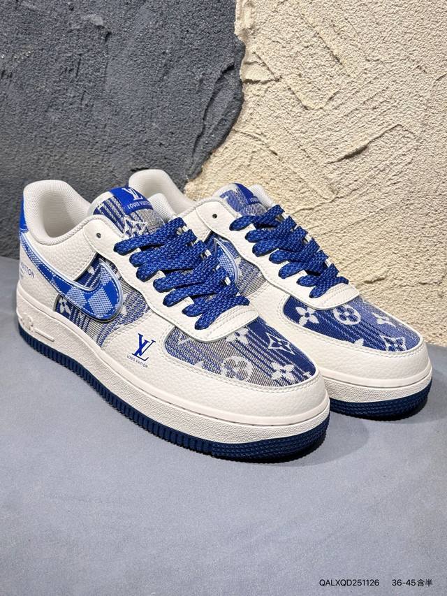 新品上市实拍 Lv X Nike 灰金暴力熊 此款主张打破传统的工业化流水线设计限制，以Made By Ideas的超级创意为理念，集结众多潮流设计师，结合时下