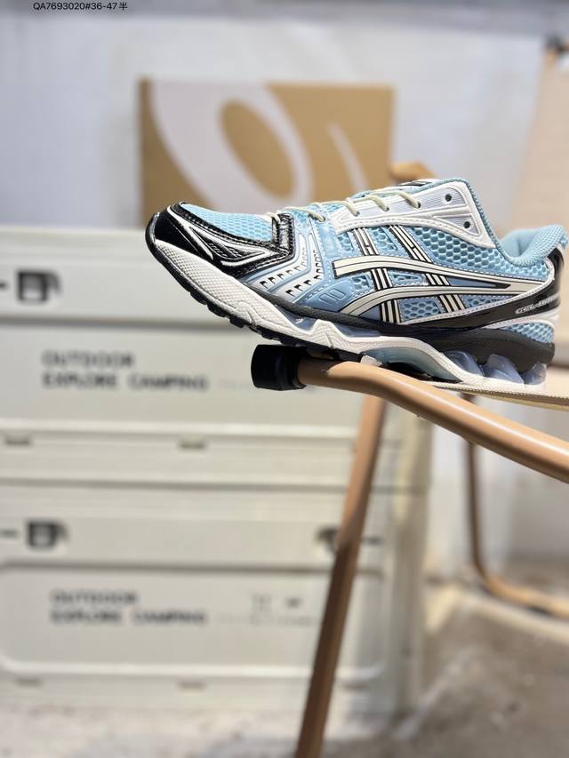 Asics Gel-Kayano 14亚瑟士经典跑鞋 如今机能风和户外风吹得正劲，便是主打“Urban Outdoor机能越野风格”，城市和户外场景都能轻松应对