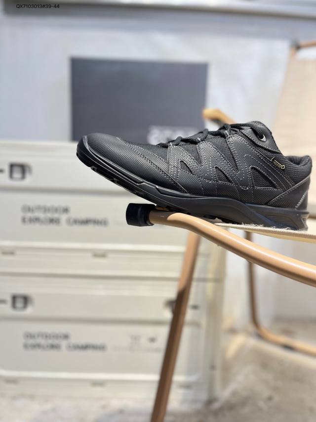 Ecco爱步男鞋轻便透气舒适耐穿 亲肤吸汗舒适内里 防滑防磨 持久干爽 简约粗绳系带 穿脱更加方便 柔韧防滑大底 鞋底立体凹槽 凹凸花纹加持 增强防滑减震性能