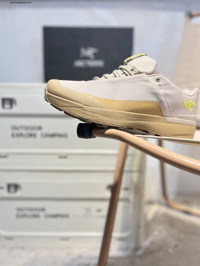 始祖鸟 Konseal Lt W覆盖透气男越野跑鞋 适合技术路线单日徒步穿着也可以一脚蹬穿法 Aeriosflgtx鞋受到长途野外跑步鞋的启发 适合在变化的地形